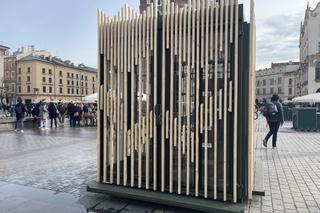 Kwiaciarki mają nowe stoisko na Rynku. Zdania są podzielone