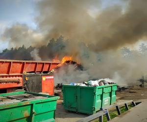 Ogromny pożar na składowisku odpadów w powiecie mińskim