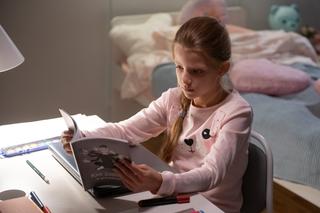 Na Wspólnej odc. 2821 - opis, streszczenie: Julka nie chce iść do szkoły, bo boi się Adama 