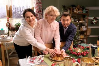 M jak miłość świąteczny odcinek specjalny. Wigilia Mostowiaków. Marysia (Małgorzata Pieńkowska), Marta (Dominika Ostałowska), Marek (Kacper Kuszewski)