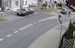 Groza na przejeździe. Samochód potrącił 14-letnią dziewczynę