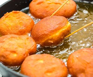 Jak chudo smażyć pączki? 5 rad na tłusty czwartek [WIDEO]