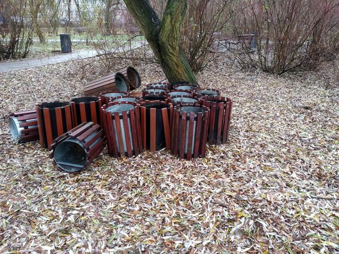 Wronoodporne kosze na śmieci na warszawskich ulicach [3]