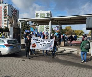 Hutnicy i koksownicy wyszli na ulice w Dąbrowie Górniczej. Apel do rządu o ratunek dla branży i tysięcy miejsc pracy