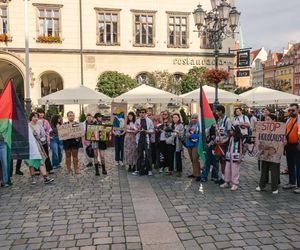 Głośny protest na Rynku we Wrocławiu przeciwko działaniom Izraela.„To nasz moralny obowiązek”
