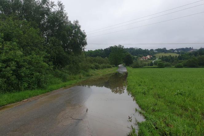 Rzeka Biała w rejonie Ciężkowic przekroczyła stan alarmowy