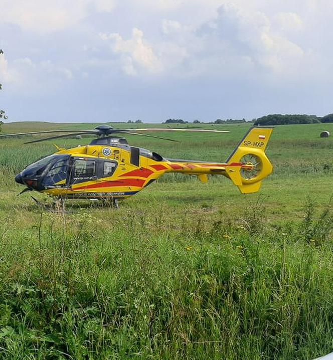 Tragiczny wypadek na trasie Świątki-Ostróda. Motocyklista uderzyl w drzewo. Nie miał prawa jazdy [ZDJĘCIA]