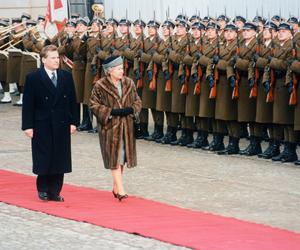Aleksander Kwaśniewski i królowa Elżbieta w 1996 r.