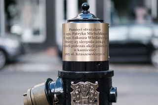 Przy ulicy Kraszewskiego upamiętniono tragicznie zmarłych strażaków