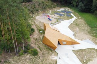 Centrum Turystyczno-Sportowe w Łąkie 7