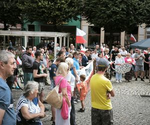 Manifestacja pod hasłem Sto nielegalnej imigracji w Lesznie