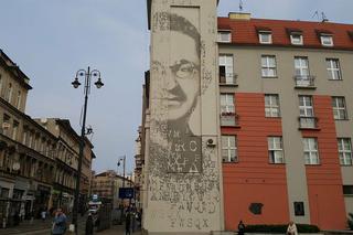 Nowy mural w Bydgoszczy. Marian Rejewski spogląda na Gdańską [ZDJĘCIA, AUDIO]