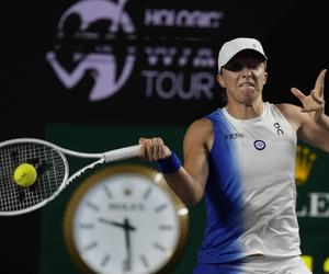 Iga Świątek - Ons Jabeur WYNIK RELACJA NA ŻYWO Polka pokonała Tunezyjkę i wygrała grupę w WTA Finals!