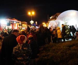 Ciężarówka Coca-cola w Białymstoku! Świąteczna atrakcja przyciągnęła tłumy mieszkańców na Rynek Kościuszki