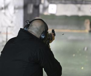 Zawody strzeleckie w Warszawie. Z bronią weterani, funkcjonariusze i żołnierze