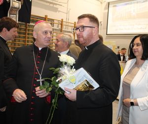 Jubileusz 40-lecia połączony był ze świętem szkoły, ponieważ obchodzi ona również 28. rocznicę nadania imienia.