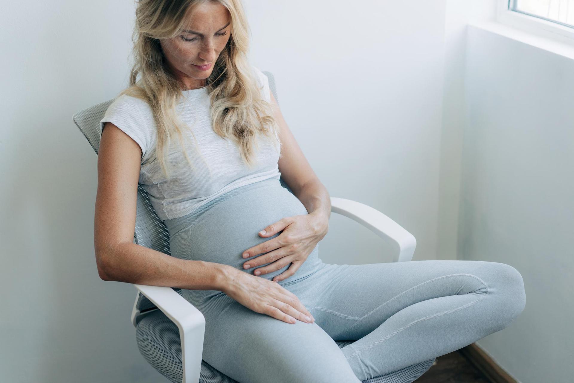 Skracanie szyjki macicy w ciąży - objawy, przyczyny, zalecenia. Jak  zapobiec skracaniu szyjki macicy w ciąży? - Mjakmama.pl