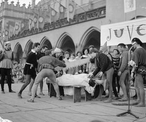 Kraków. Juwenalia w PRL-u. Tak bawili się studenci podczas otrzęsin beanów