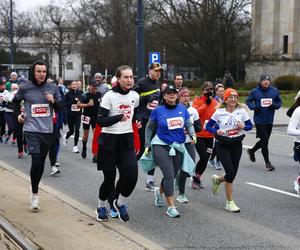 Bieg na Piątkę 2024, Warszawa - zdjęcia. Biegłeś? Szukaj się w galerii!