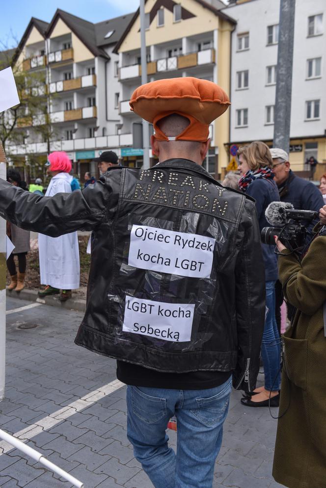 Happening pt. "Na drugi koniec tęczy z Ojcem Tadeuszem. Chryja 2"