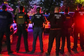 Agenci ICE zaleją ulice. Administracja Trumpa zdradza plan na masowe deportacje imigrantów