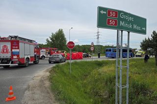 Śmiertelny wypadek na DK50 pod Mińskiem Mazowieckiem. Dwie osoby zginęły w zderzeniu z autobusem [ZDJĘCIA]
