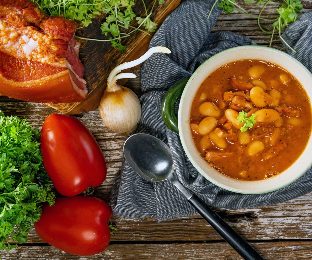 Zupa fasolowa z pomidorami 