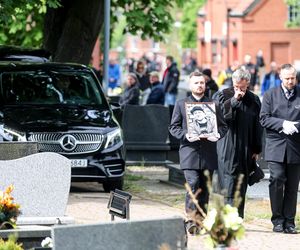 Tłumy na pogrzebie legendy polskiego rapu. Pożegnaliśmy Jokę z Kalibra 44