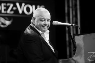 Przyjaciele wspominają Stanisława Soykę. Maria Szabłowska ujawniła, kim był ojciec muzyka. Sam też pracował w kościele