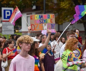 VI Toruński Marsz Równości. Przeciwnicy modlili się w centrum