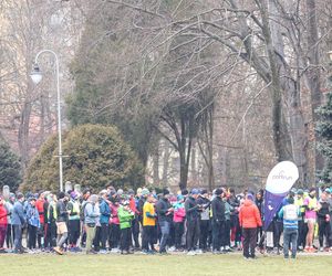 Sobotni parkrun jak zwykle przyciągnął tłumy. To wyjątkowy bieg w samym sercu Katowic ZDJĘCIA