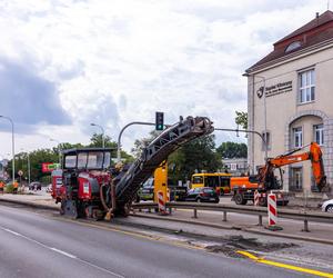 Budowa przejścia dla pieszych przez Wisłostradę w Warszawie