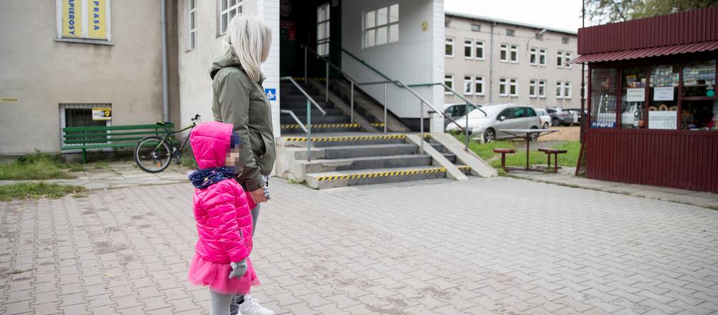 Nie ma miejsca w przedszkolu, oddaj córeczkę do domu dziecka