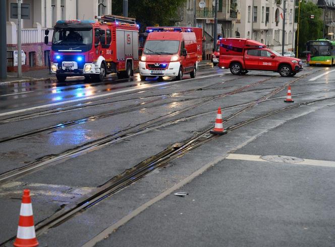 Kamienica w Poznaniu może się zawalić w każdej chwili. Trzeba było ewakuować ludzi [ZDJĘCIA]