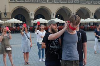 Ukraińcy protestowali na krakowskim Rynku. Chcą, by Ołeh Sencow i inni ukraińscy więźniowie polityczni zostali wypuszczeni z rosyjskich więzień