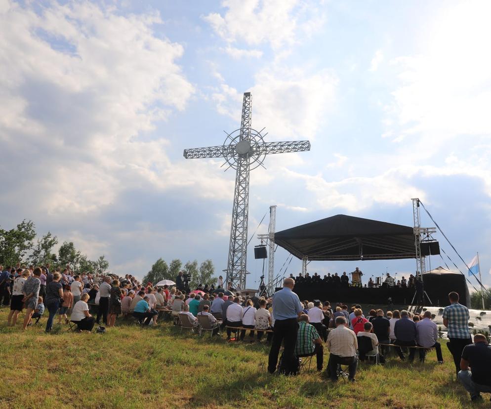 Poświęcenia Jubileuszowego Krzyża św. Jana Pawła II Wielkiego w Krzeczowie