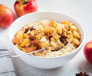 Smak zwykłej owsianki podkręcam tymi dodatkami. Jest pyszna, dobra na diecie i wspomaga odporność 