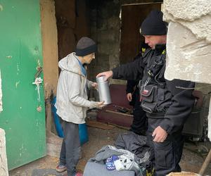 Strażnicy miejscy pomogli bezdomnemu