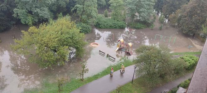 Śląsk pod wodą. Zalania, podtopienia i niemal 500 interwencji straży pożarnej w jeden weekend