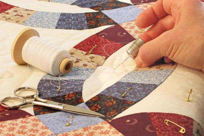 DIY - jak samodzielnie uszyć narzutę patchwork? Narzuta na kanapę krok po kroku