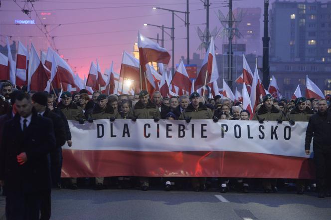 Znalezione obrazy dla zapytania obrazy polska flaga w ruchu