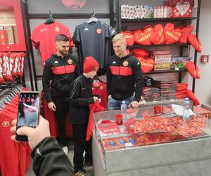 Widzew zorganizował spotkanie kibiców z piłkarzami. Zobacz, ilu fanów przyszło poznać swoich idoli 