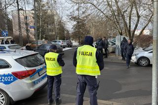  Podczas pościgu w Warszawie zderzyli się z nauką jazdy. Policjanci z Łodzi próbowali zatrzymać Gruzinów. „Czynności trwają”
