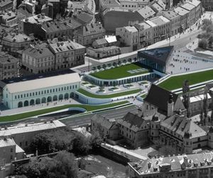 Blaszany płot z centrum miasta zmienił się w atrakcję turystyczną