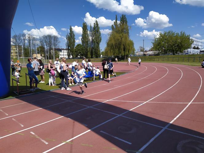 Zobacz uczestników maratonu charytatywnego zorganizowanego przez siedlecką Siedemnastkę