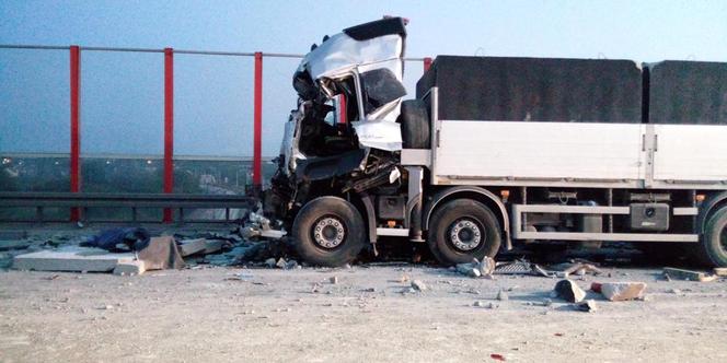 Wypadek śmiertelny na S7 w Jaworzni koło Kielc. Zginął 26-letni mężczyzna!