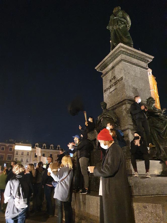 Strajk Kobiet w Krakowie. Protest na Rynku Głównym [27.10.2020]