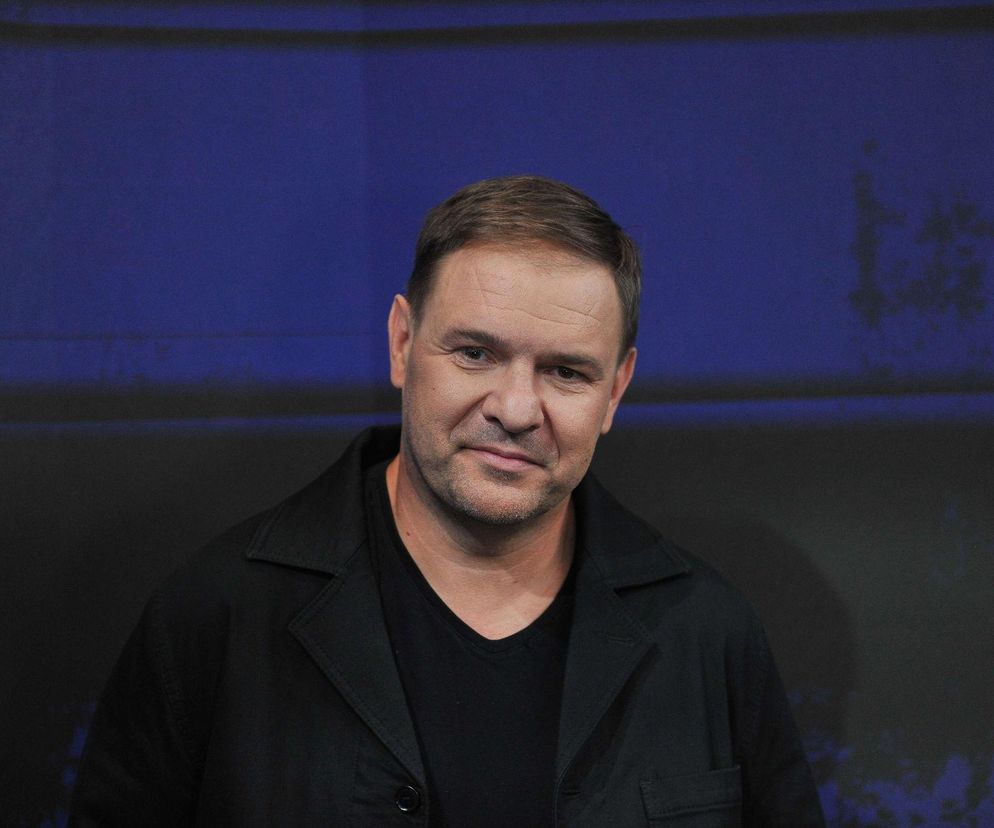  Tomasz Karolak prosi fanów o pomoc powstrzymując łzy. Leży w śpiączce