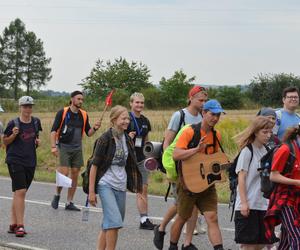 Śpiewający dzień lubelskich pątników na szlaku do Jasnej Góry!