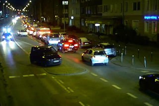 Gdańsk: Policja pilotowała auto z chorym dzieckiem [WIDEO]